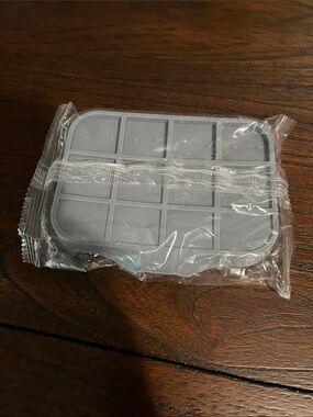 New Sealed Soap Dish Gray Silicone with Drip Tray Neutral Bathroom Accessory